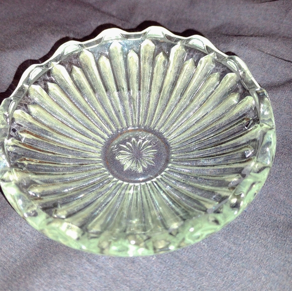 Vintage stamped glass set - Picture 5 of 8